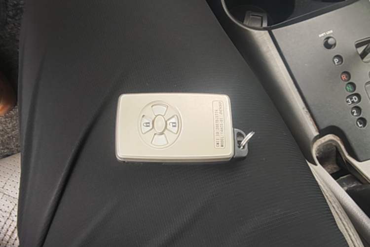 Used Toyota RAV4 2009 2.4L Automatic Luxury Navigation Edition Vehicle Key