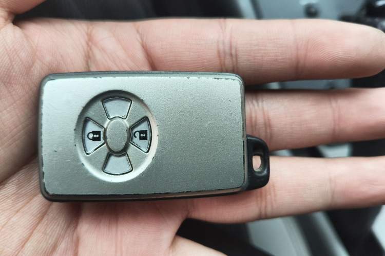 Used Toyota RAV4 2009 2.4L Automatic Luxury Edition Vehicle Key