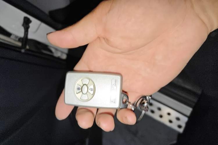 Used Toyota RAV4 2009 2.4L Automatic Luxury Edition Vehicle Key