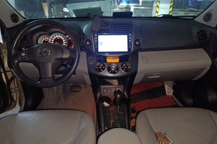 Used Toyota RAV4 2009 2.4L Automatic Luxury Edition Center Console