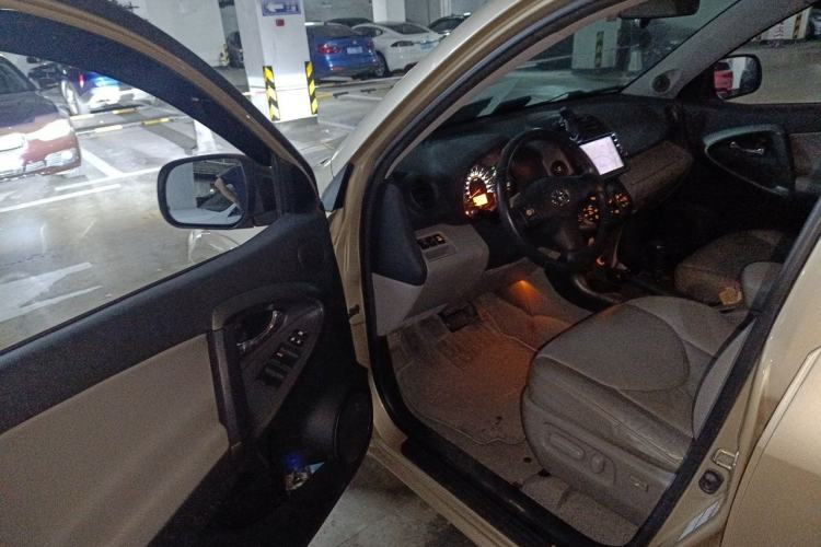 Used Toyota RAV4 2009 2.4L Automatic Luxury Edition Driver Seat