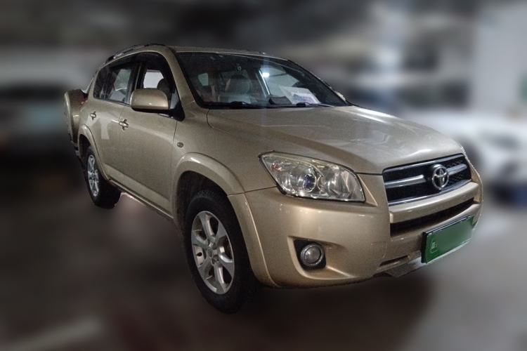 Used Toyota RAV4 2009 2.4L Automatic Luxury Edition Front Right 45 Deg