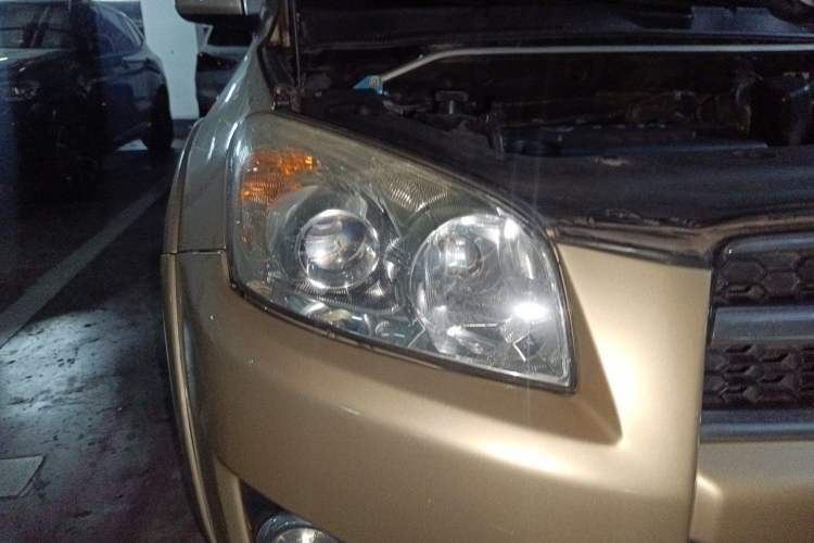 Used Toyota RAV4 2009 2.4L Automatic Luxury Edition Right Front Headlight