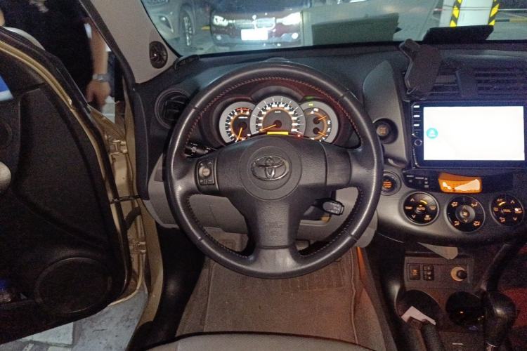Used Toyota RAV4 2009 2.4L Automatic Luxury Edition Steering Wheel