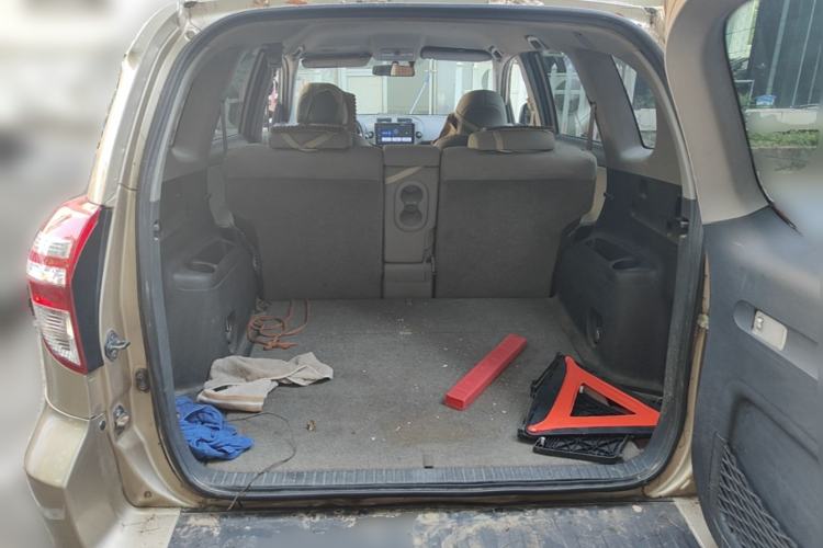 Used Toyota RAV4 2009 2.0L Automatic Classic Edition Trunk