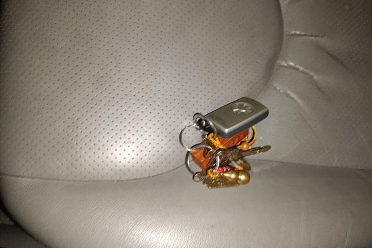 Used Toyota RAV4 2009 2.4L Automatic Luxury Edition Vehicle Key