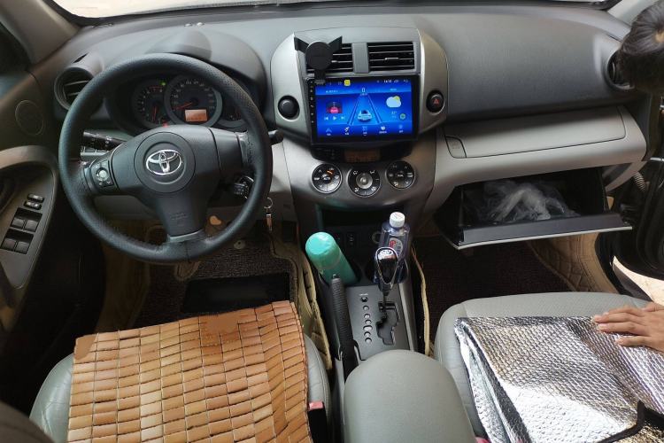 Used Toyota RAV4 2010 2.0L Automatic Deluxe Upgrade Edition Center Console