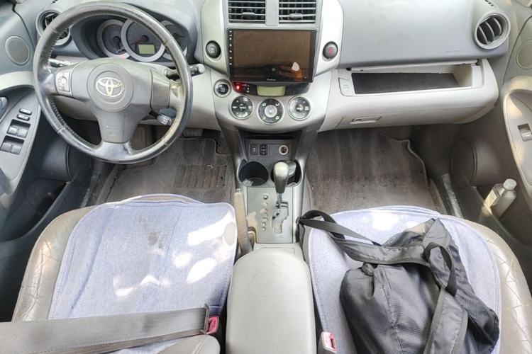 Used Toyota RAV4 2010 2.4L Automatic Deluxe Upgrade Edition Center Console