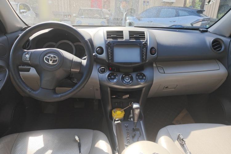 Used Toyota RAV4 2010 2.4L Automatic Deluxe Upgrade Edition Center Console