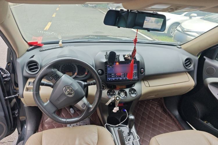 Used Toyota RAV4 2010 2.4L Automatic Deluxe Upgrade Edition Center Console