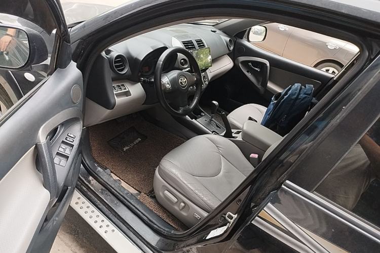 Used Toyota RAV4 2010 2.4L Automatic Deluxe Upgrade Edition Driver Seat