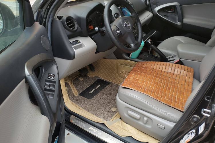 Used Toyota RAV4 2010 2.0L Automatic Deluxe Upgrade Edition Driver Seat