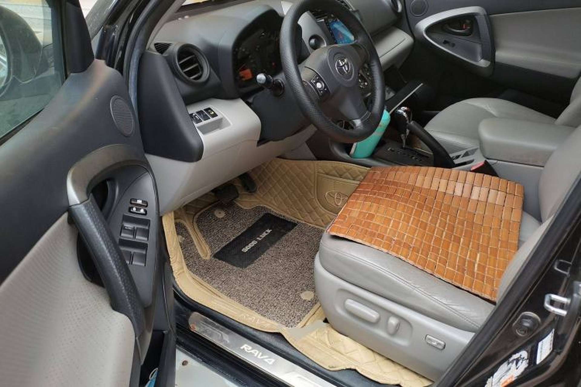 Used Toyota RAV4 2010 2.0L Automatic Deluxe Upgrade Edition Driver Seat
