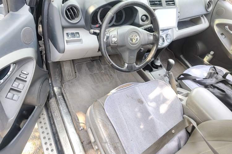 Used Toyota RAV4 2010 2.4L Automatic Deluxe Upgrade Edition Driver Seat