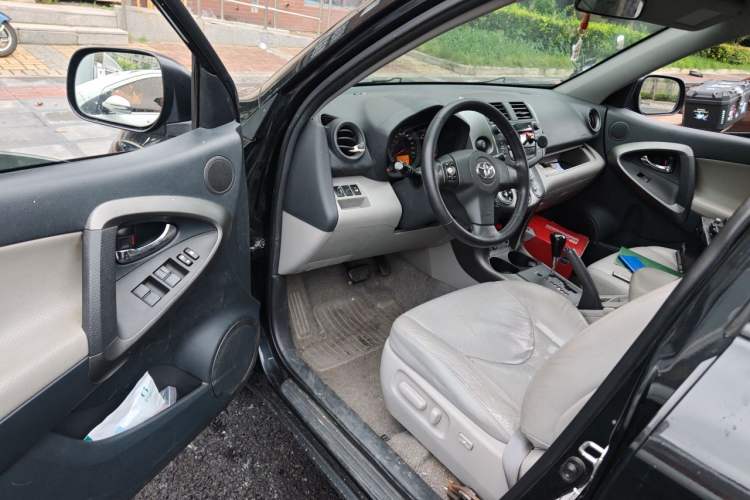 Used Toyota RAV4 2010 2.4L Automatic Deluxe Upgrade Edition Driver Seat