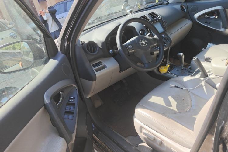 Used Toyota RAV4 2010 2.4L Automatic Deluxe Upgrade Edition Driver Seat