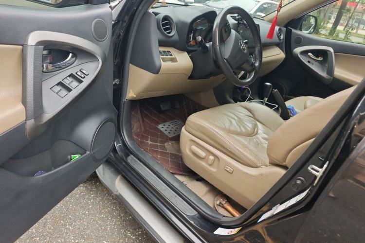 Used Toyota RAV4 2010 2.4L Automatic Deluxe Upgrade Edition Driver Seat