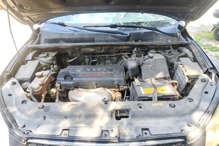 Used Toyota RAV4 2010 2.4L Automatic Deluxe Upgrade Edition Engine Bay