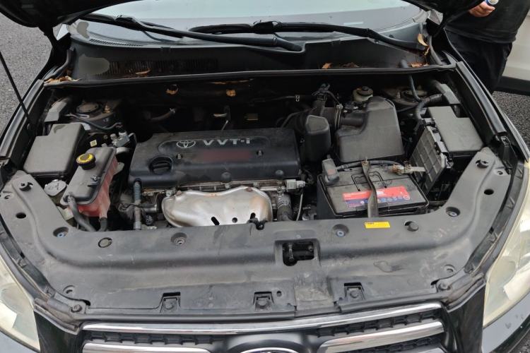 Used Toyota RAV4 2010 2.4L Automatic Deluxe Upgrade Edition Engine Bay