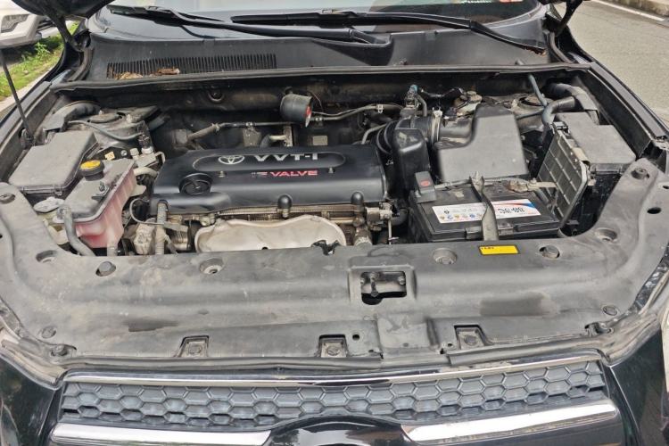 Used Toyota RAV4 2010 2.4L Automatic Deluxe Upgrade Edition Engine Bay