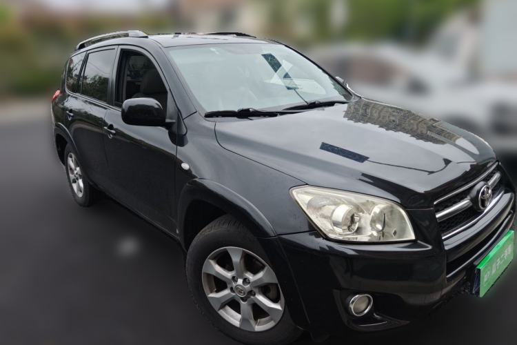 Used Toyota RAV4 2010 2.4L Automatic Deluxe Upgrade Edition Front Right 45 Deg