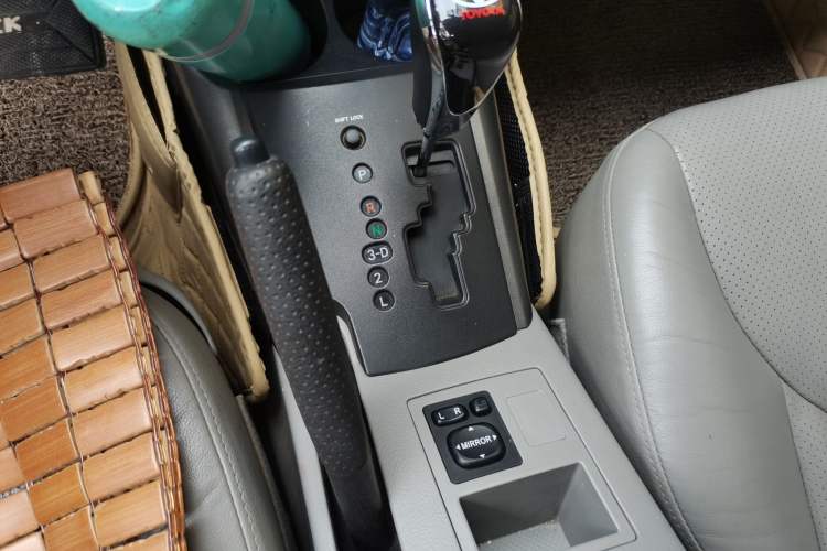 Used Toyota RAV4 2010 2.0L Automatic Deluxe Upgrade Edition Gear Lever