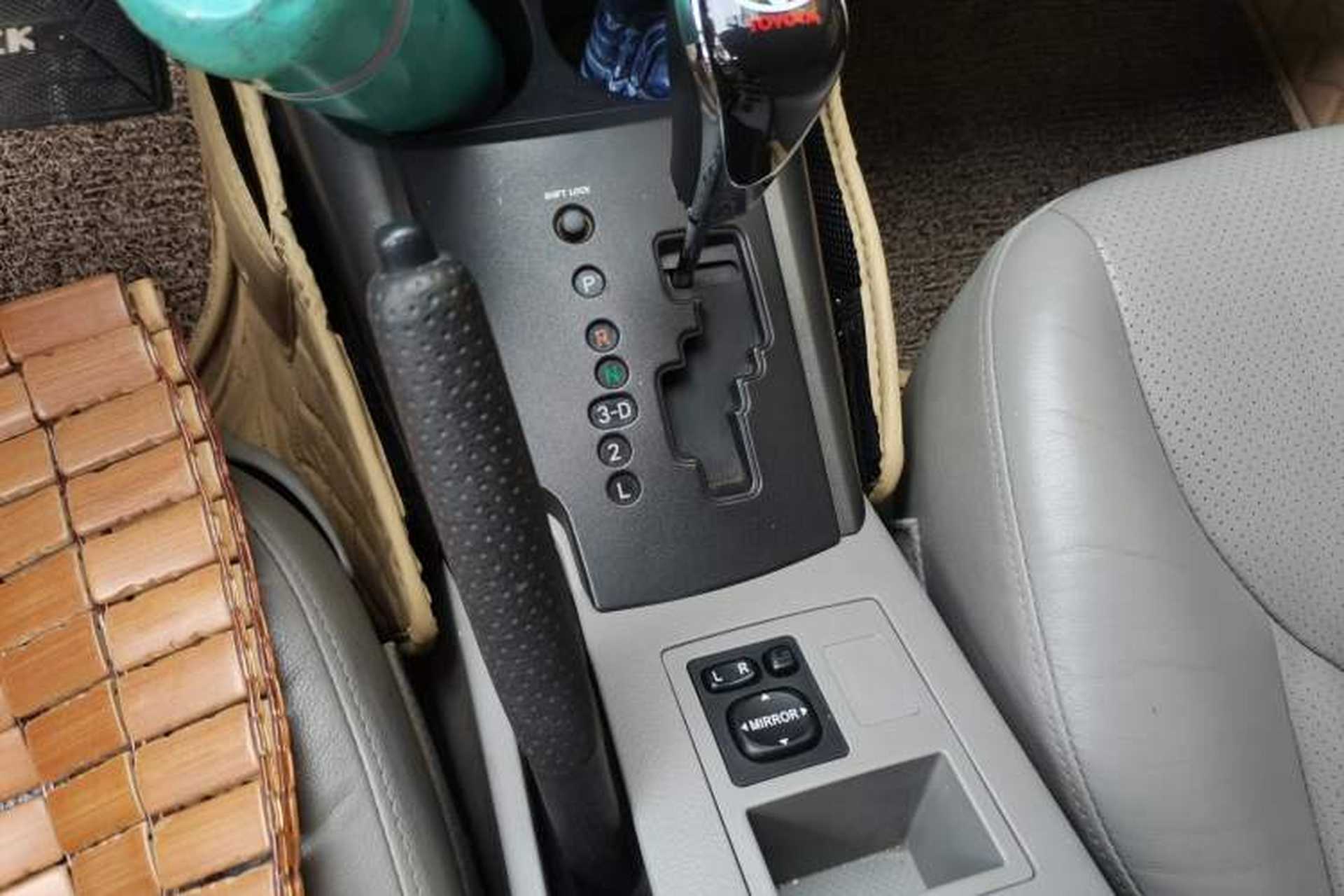 Used Toyota RAV4 2010 2.0L Automatic Deluxe Upgrade Edition Gear Lever