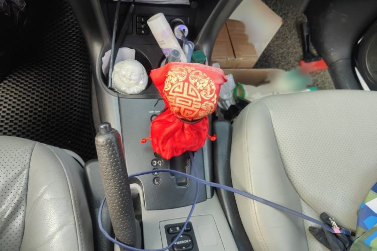 Used Toyota RAV4 2010 2.4L Automatic Deluxe Upgrade Edition Gear Lever