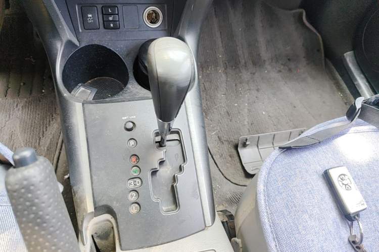 Used Toyota RAV4 2010 2.4L Automatic Deluxe Upgrade Edition Gear Lever