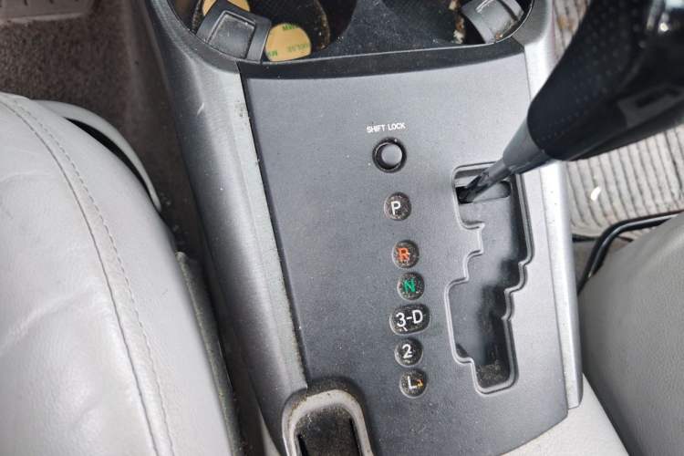 Used Toyota RAV4 2010 2.4L Automatic Deluxe Upgrade Edition Gear Lever