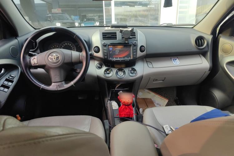 Used Toyota RAV4 2010 2.4L Automatic Deluxe Upgrade Edition Interior 2