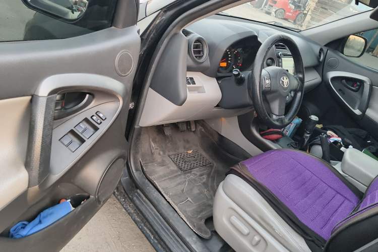 Used Toyota RAV4 2010 2.0L Manual Deluxe Upgrade Interior 3