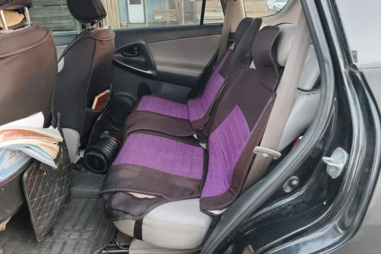Used Toyota RAV4 2010 2.0L Manual Deluxe Upgrade Interior 4