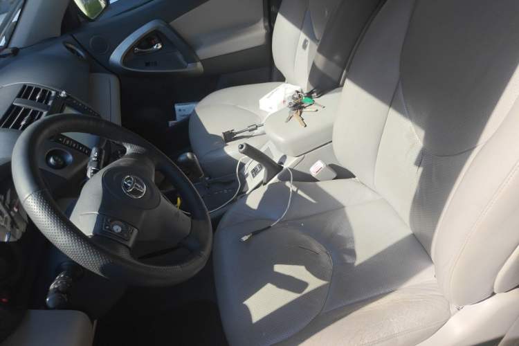 Used Toyota RAV4 2010 2.4L Automatic Deluxe Upgrade Edition Left Front Seat