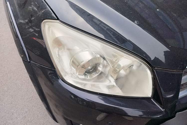 Used Toyota RAV4 2010 2.4L Automatic Deluxe Upgrade Edition Right Front Headlight
