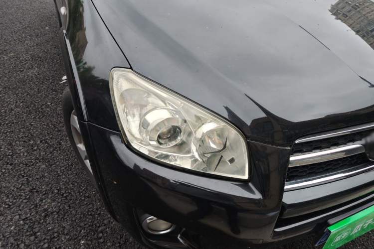 Used Toyota RAV4 2010 2.4L Automatic Deluxe Upgrade Edition Right Front Headlight