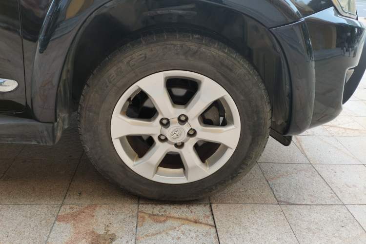 Used Toyota RAV4 2010 2.0L Automatic Deluxe Upgrade Edition Right Front Wheel Hub