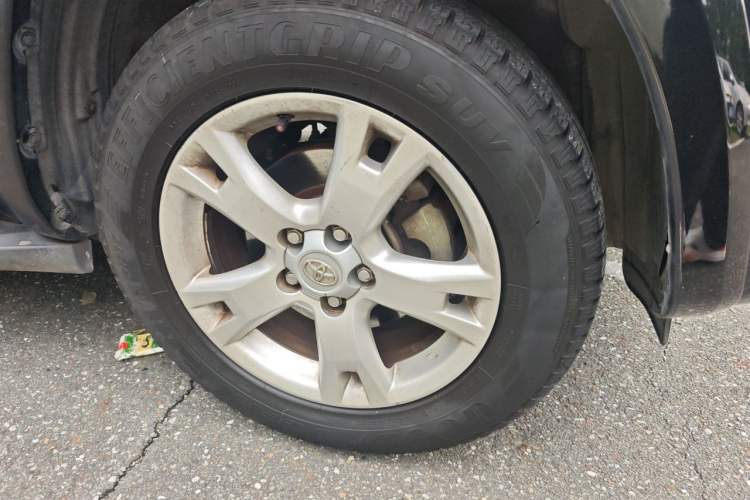 Used Toyota RAV4 2010 2.4L Automatic Deluxe Upgrade Edition Right Front Wheel Hub