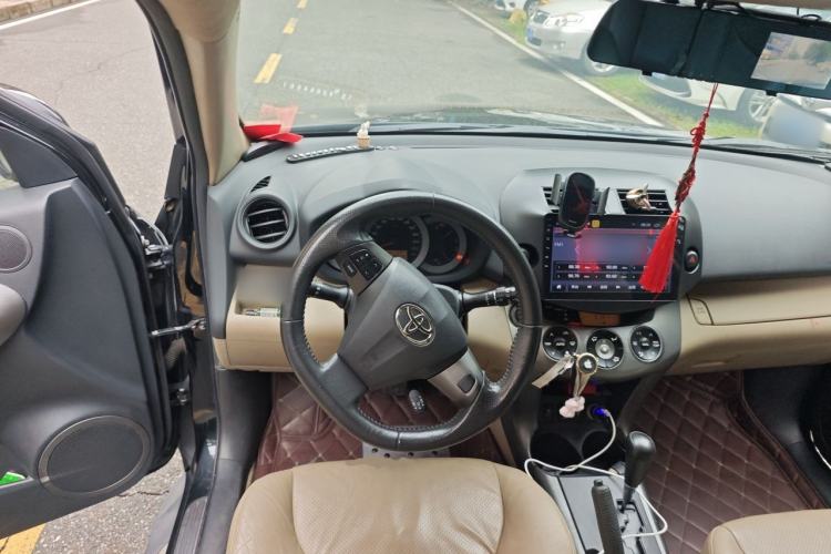 Used Toyota RAV4 2010 2.4L Automatic Deluxe Upgrade Edition Steering Wheel
