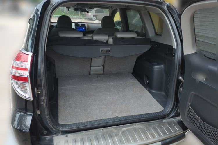 Used Toyota RAV4 2010 2.0L Automatic Deluxe Upgrade Edition Trunk