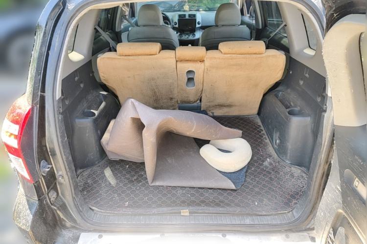 Used Toyota RAV4 2010 2.4L Automatic Deluxe Upgrade Edition Trunk