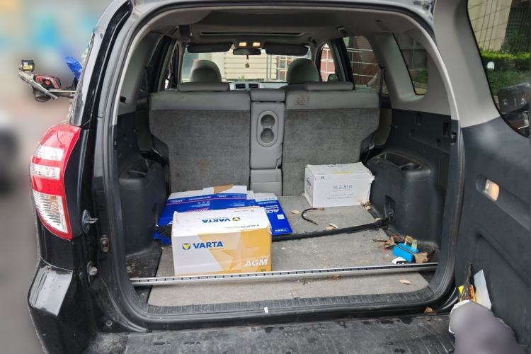 Used Toyota RAV4 2010 2.4L Automatic Deluxe Upgrade Edition Trunk