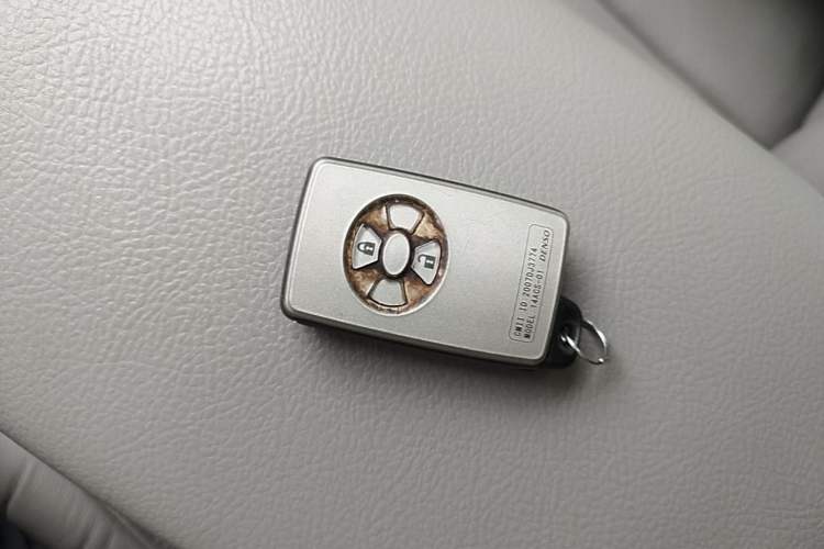 Used Toyota RAV4 2010 2.4L Automatic Deluxe Upgrade Edition Vehicle Key