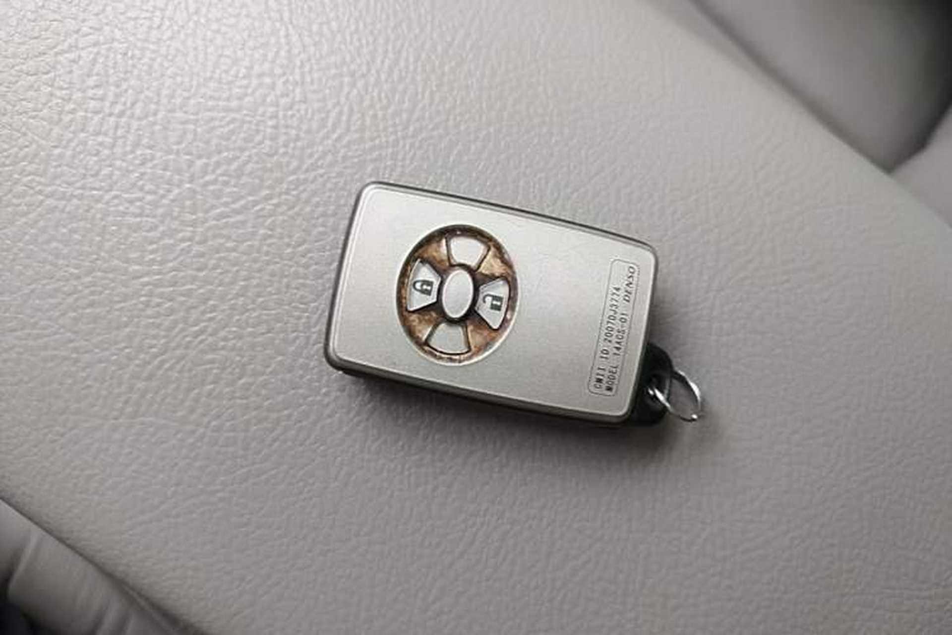 Used Toyota RAV4 2010 2.4L Automatic Deluxe Upgrade Edition Vehicle Key