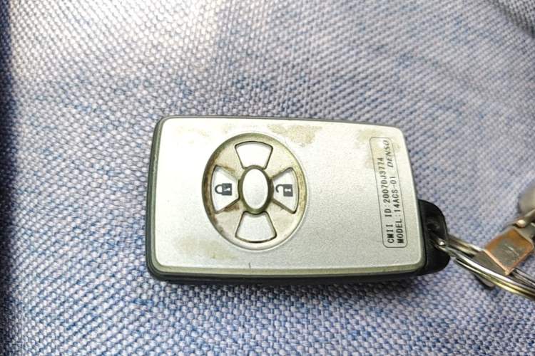 Used Toyota RAV4 2010 2.4L Automatic Deluxe Upgrade Edition Vehicle Key