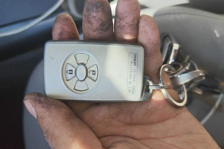 Used Toyota RAV4 2010 2.4L Automatic Deluxe Upgrade Edition Vehicle Key