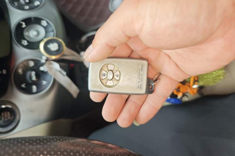 Used Toyota RAV4 2010 2.4L Automatic Deluxe Upgrade Edition Vehicle Key
