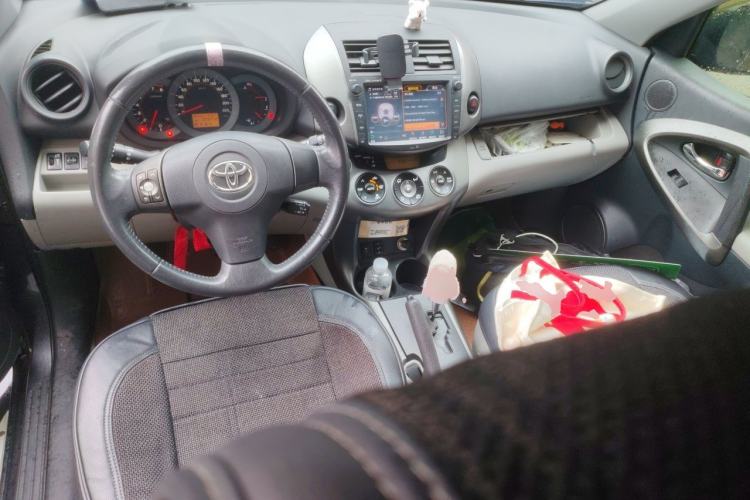 Used Toyota RAV4 2010 2.4L Automatic Deluxe Upgrade Edition Center Console