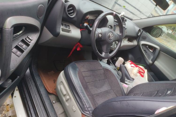 Used Toyota RAV4 2010 2.4L Automatic Deluxe Upgrade Edition Driver Seat