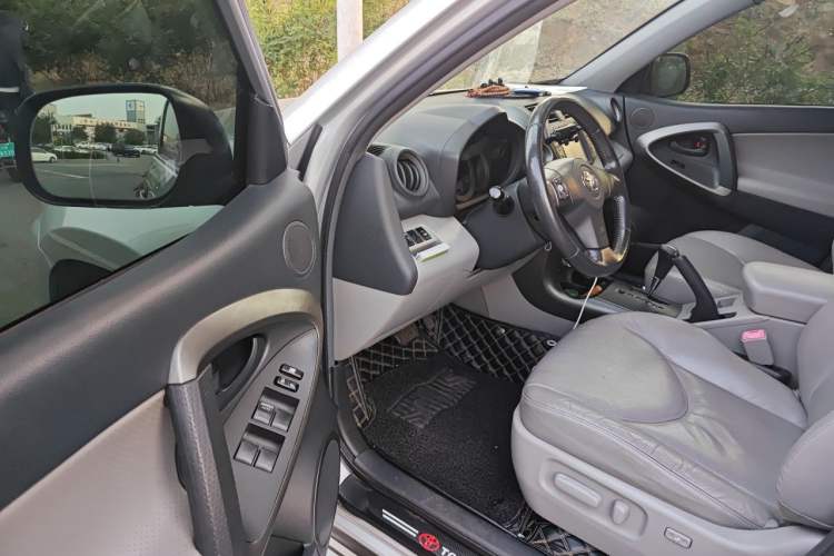 Used Toyota RAV4 2010 2.0L Automatic Deluxe Upgrade Edition Driver Seat